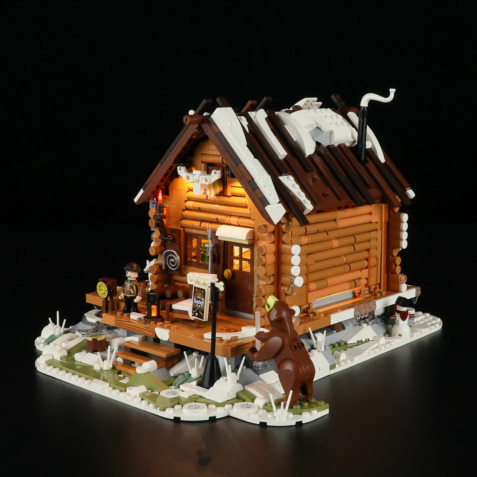 Hunting Cabin Building Set with Lights, Hunter Minifigure and Animals