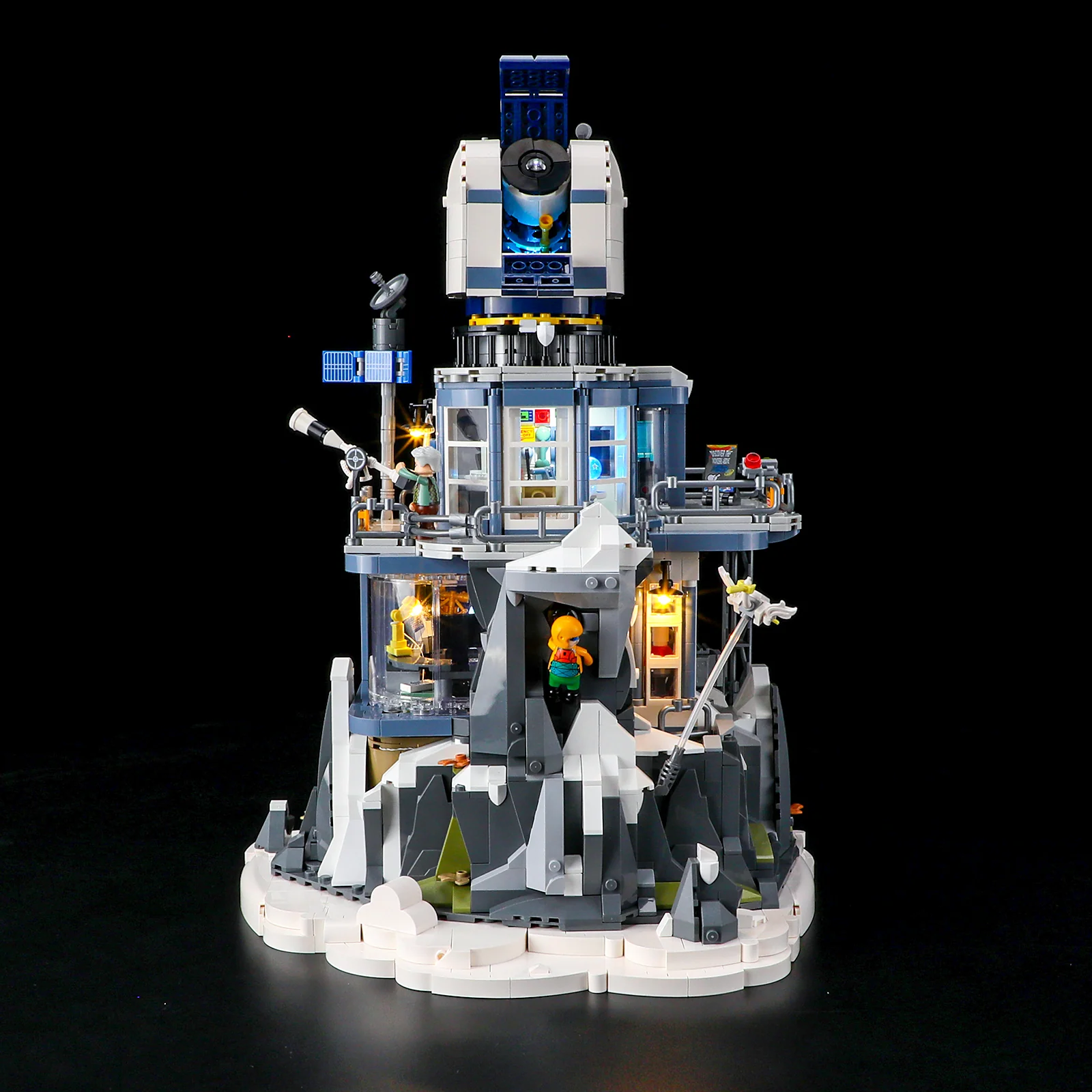Alpine Observatory L9091 Light-Up Brick Build with Rotating Dome
