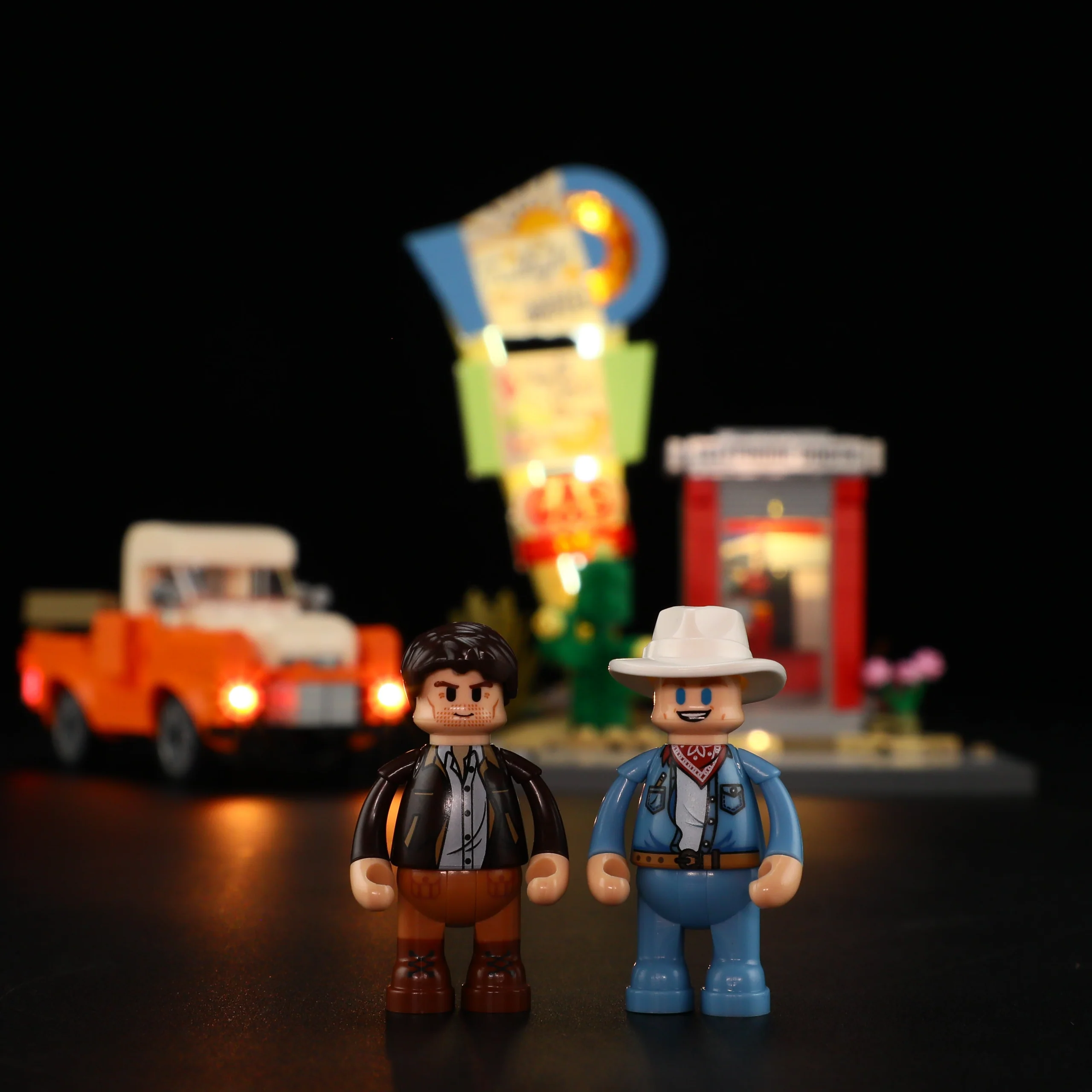 Sunset Stopover L9082 Retro American Highway Building Set with LED Lights