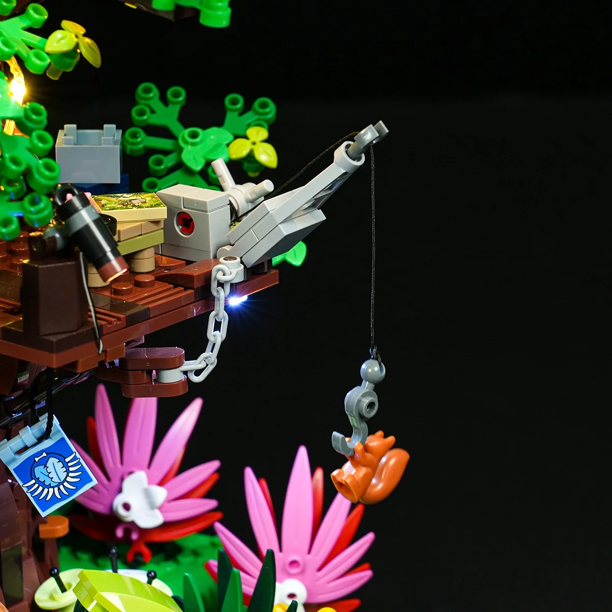 Explorer Treehouse Jungle Building Set with Lights