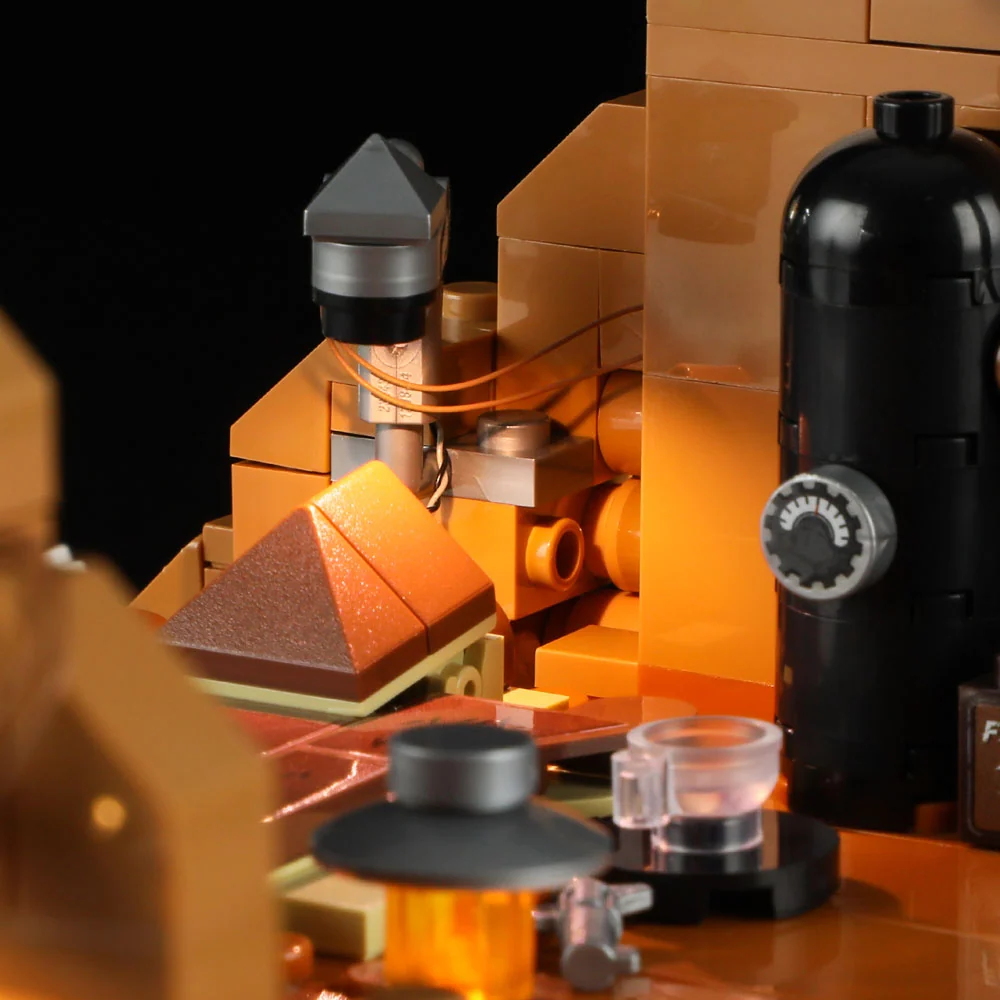 Hunting Cabin Building Set with Lights, Hunter Minifigure and Animals