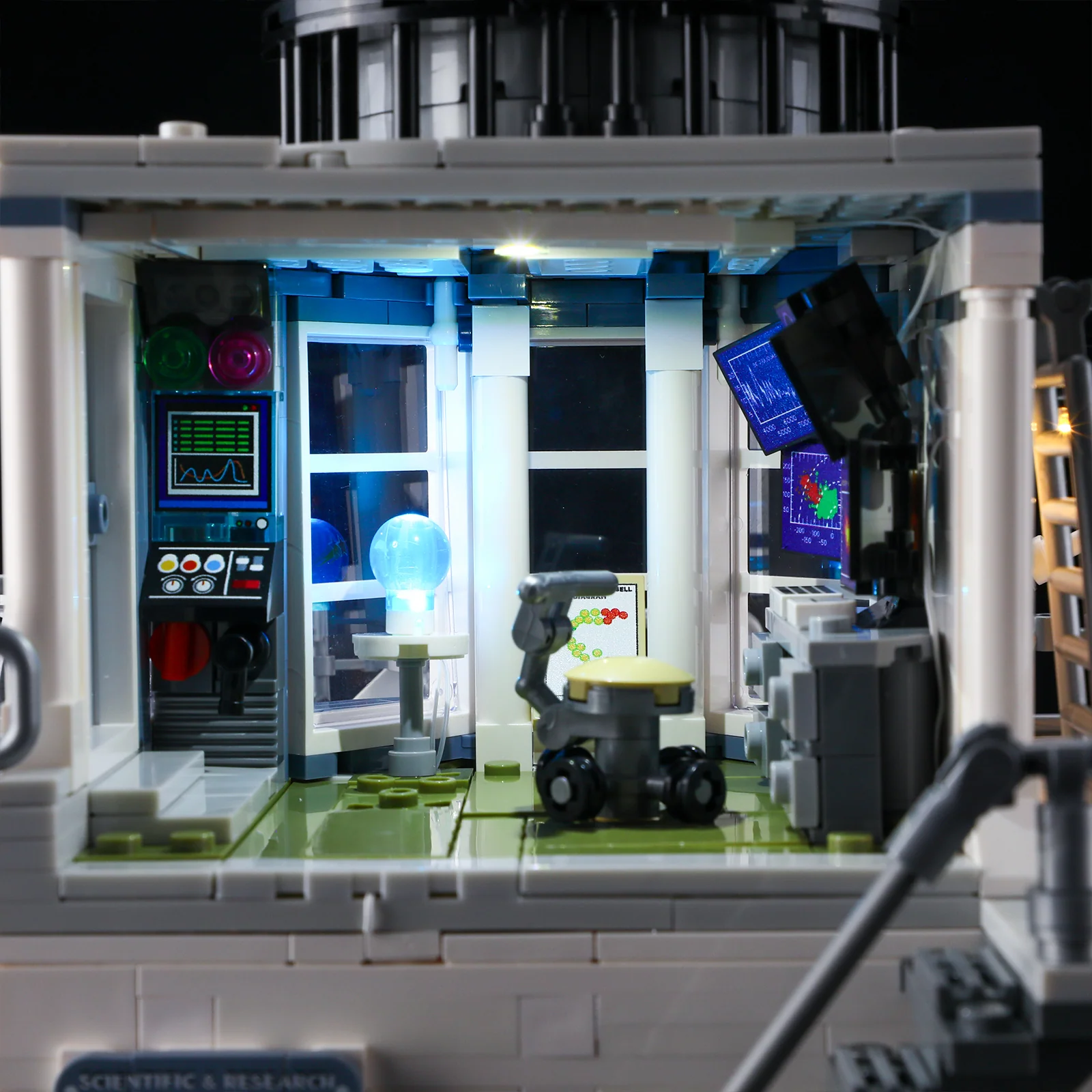 Alpine Observatory L9091 Light-Up Brick Build with Rotating Dome