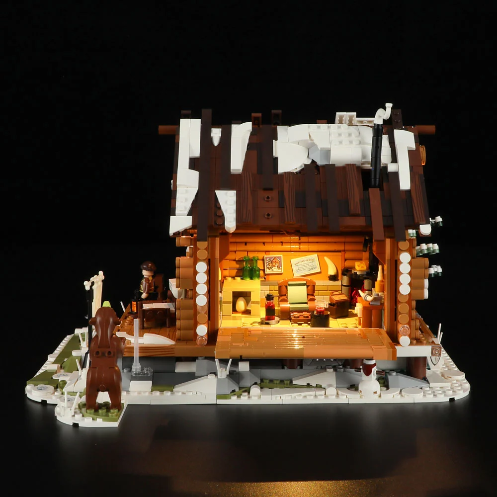 Hunting Cabin Building Set with Lights, Hunter Minifigure and Animals