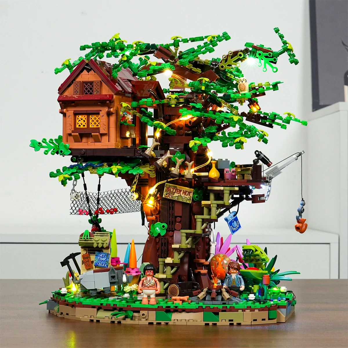 Explorer Treehouse Jungle Building Set with Lights