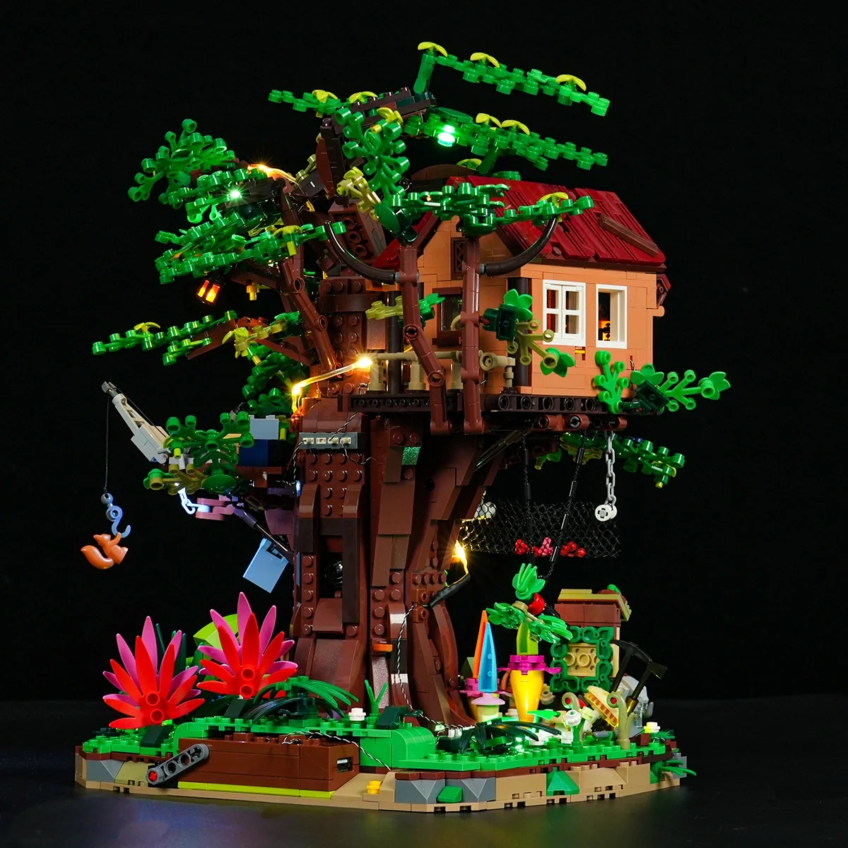 Explorer Treehouse Jungle Building Set with Lights
