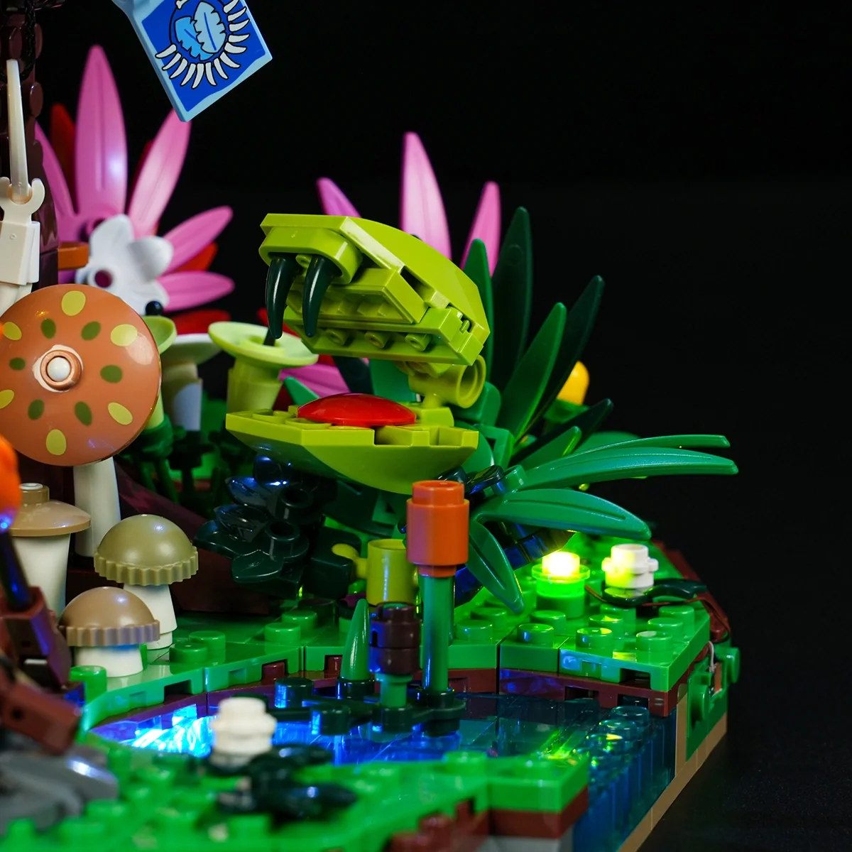 Explorer Treehouse Jungle Building Set with Lights