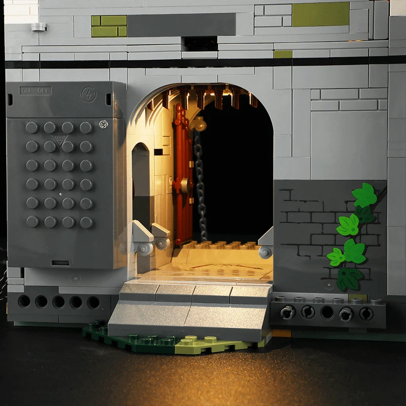 Castle Armory Medieval Building Set with Four Figures