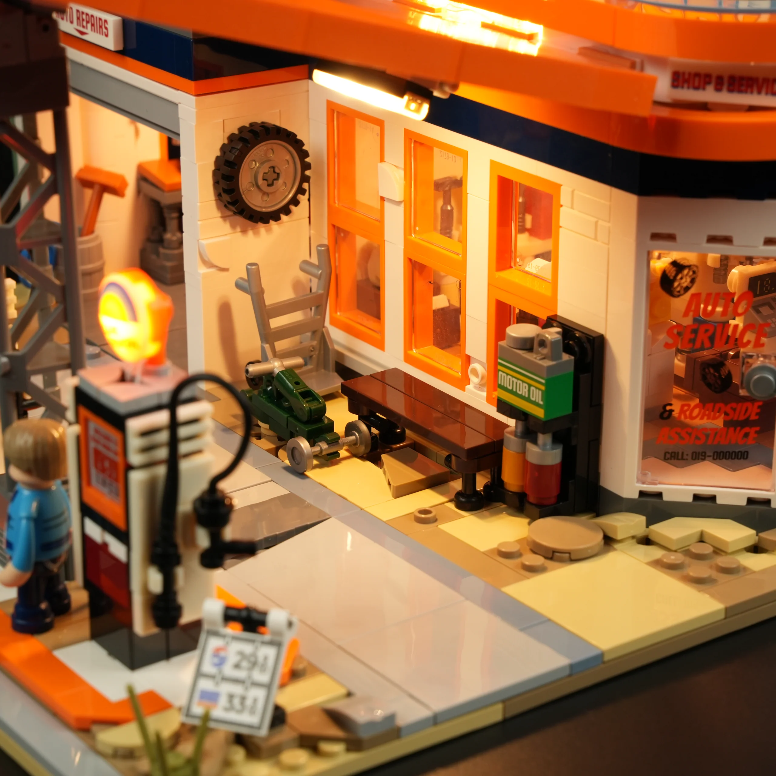 Retro 1960s Gas Station Building Set with LED Lights