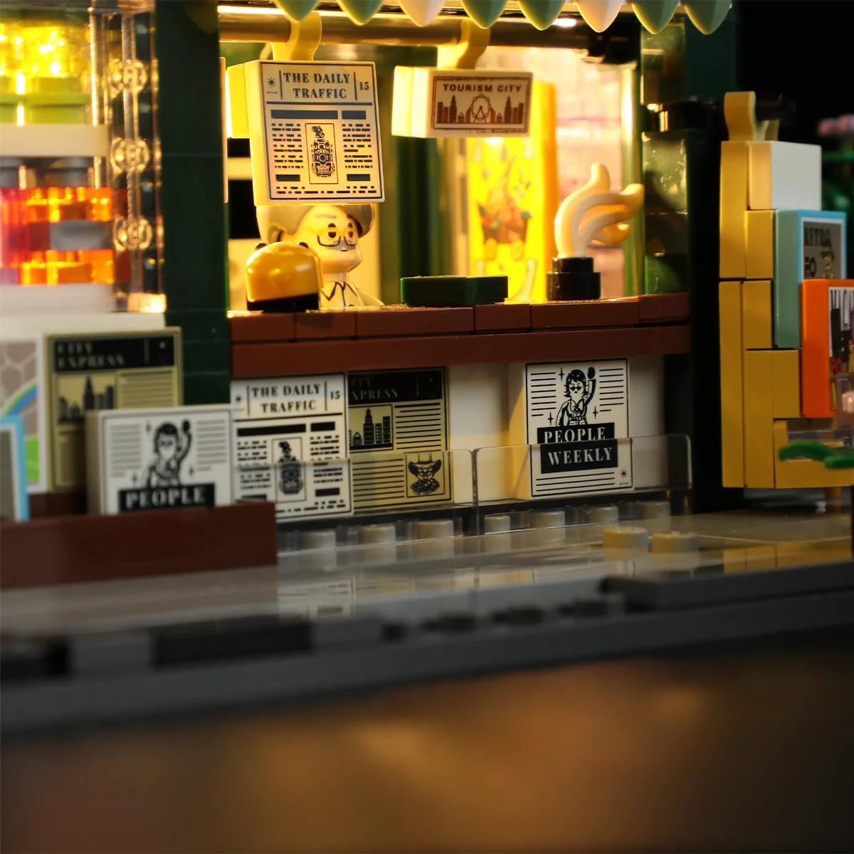 Lumibricks Newsstand Corner Kiosk Building Set with Lights