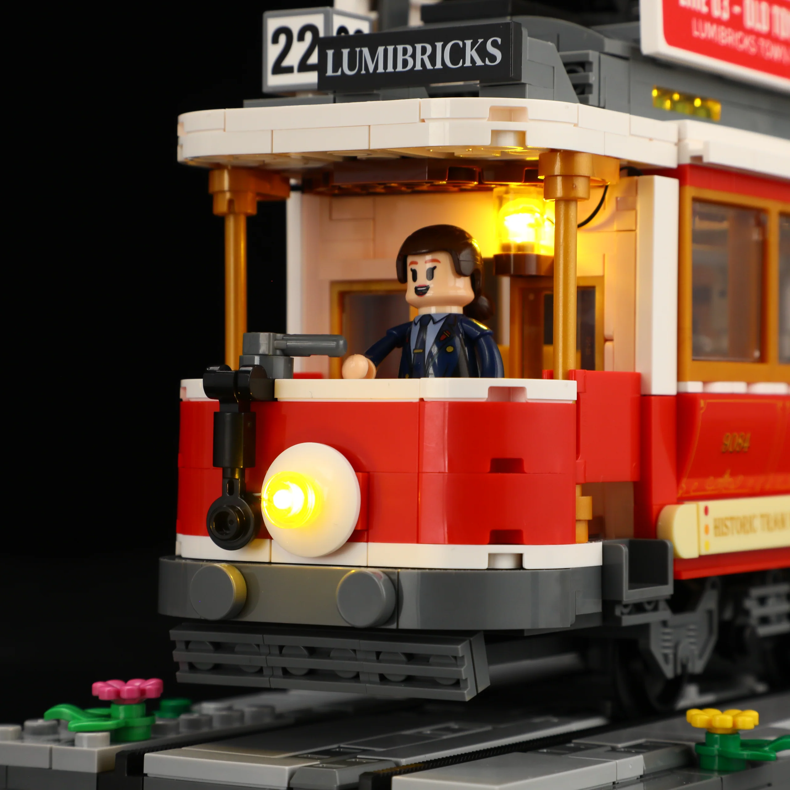 Heritage Tram and Station Building Set with Nine Lights