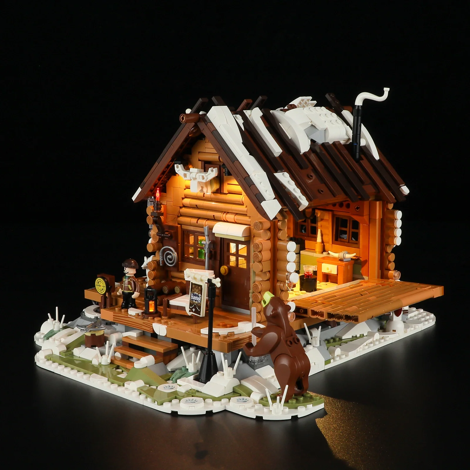 Hunting Cabin Building Set with Lights, Hunter Minifigure and Animals