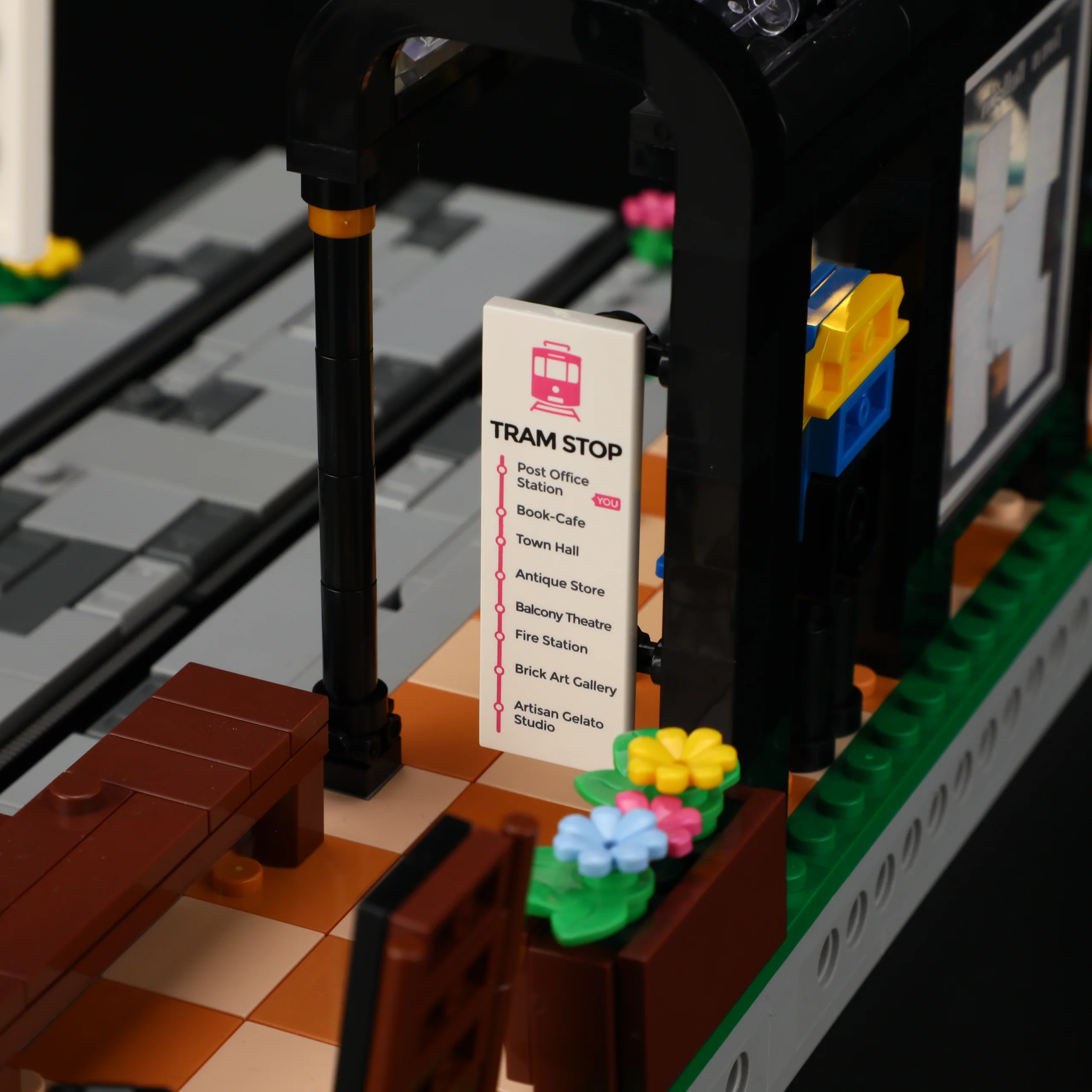 Heritage Tram and Station Building Set with Nine Lights