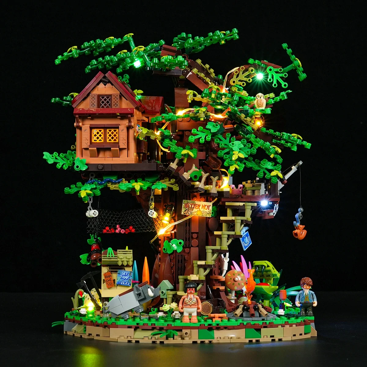Explorer Treehouse Jungle Building Set with Lights
