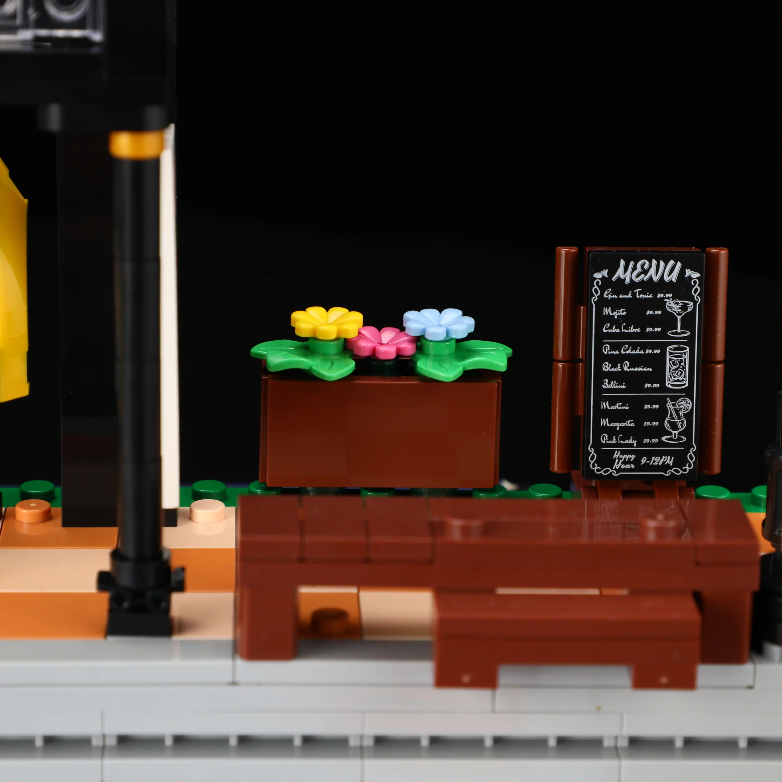 Heritage Tram and Station Building Set with Nine Lights