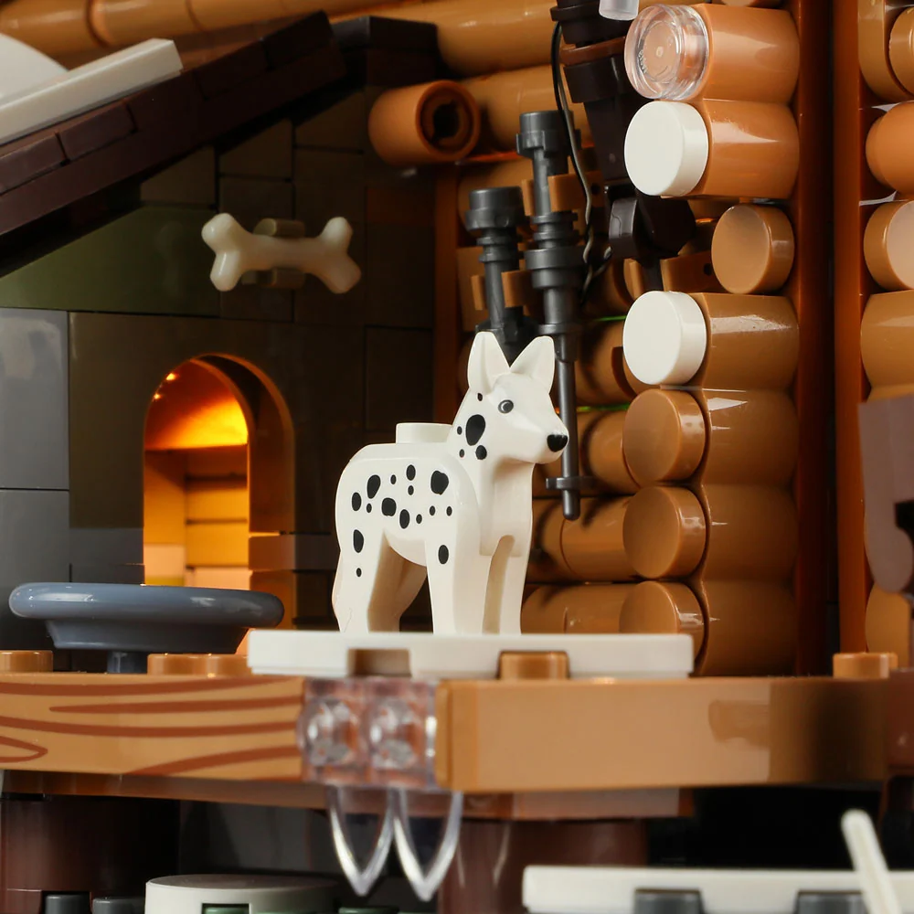 Hunting Cabin Building Set with Lights, Hunter Minifigure and Animals