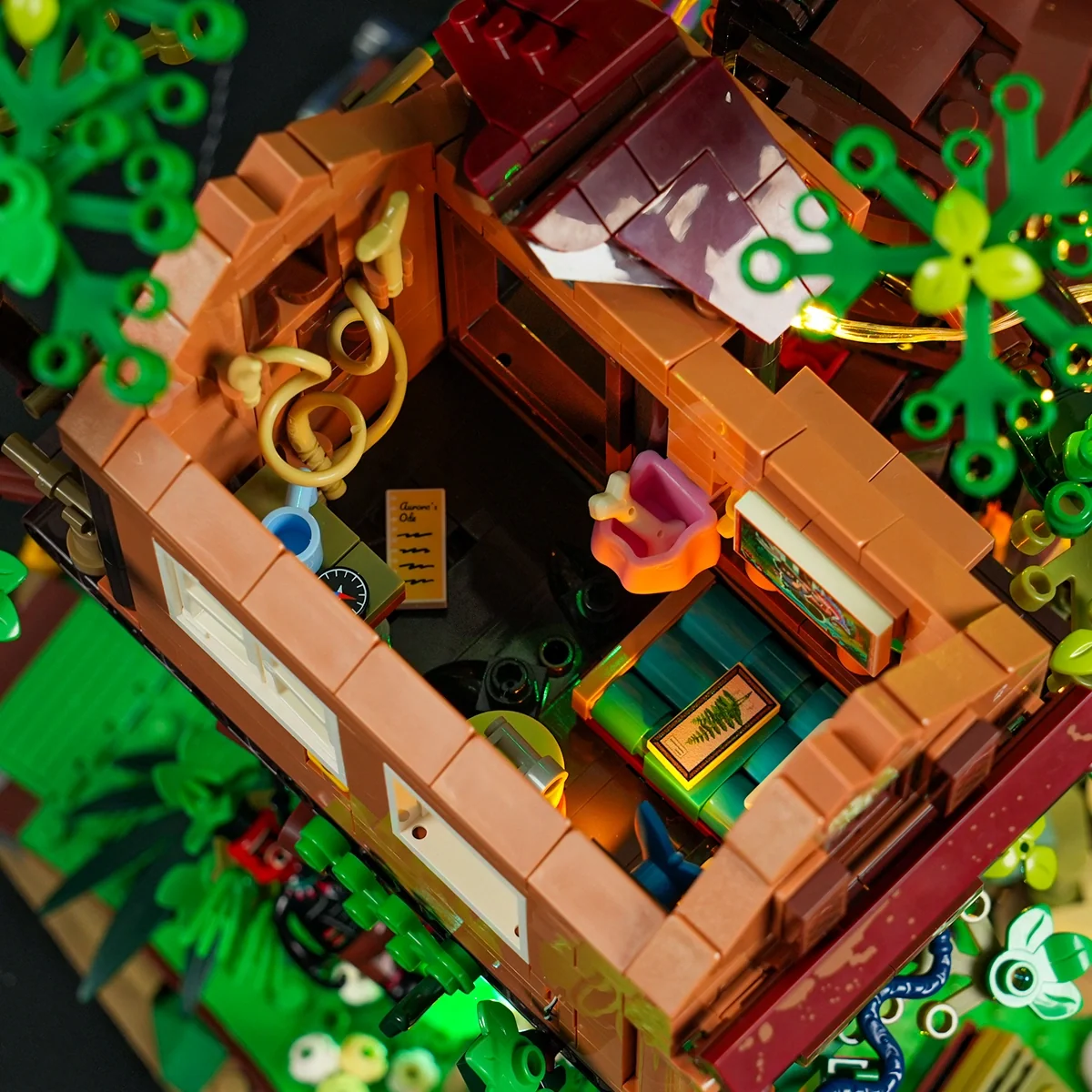 Explorer Treehouse Jungle Building Set with Lights