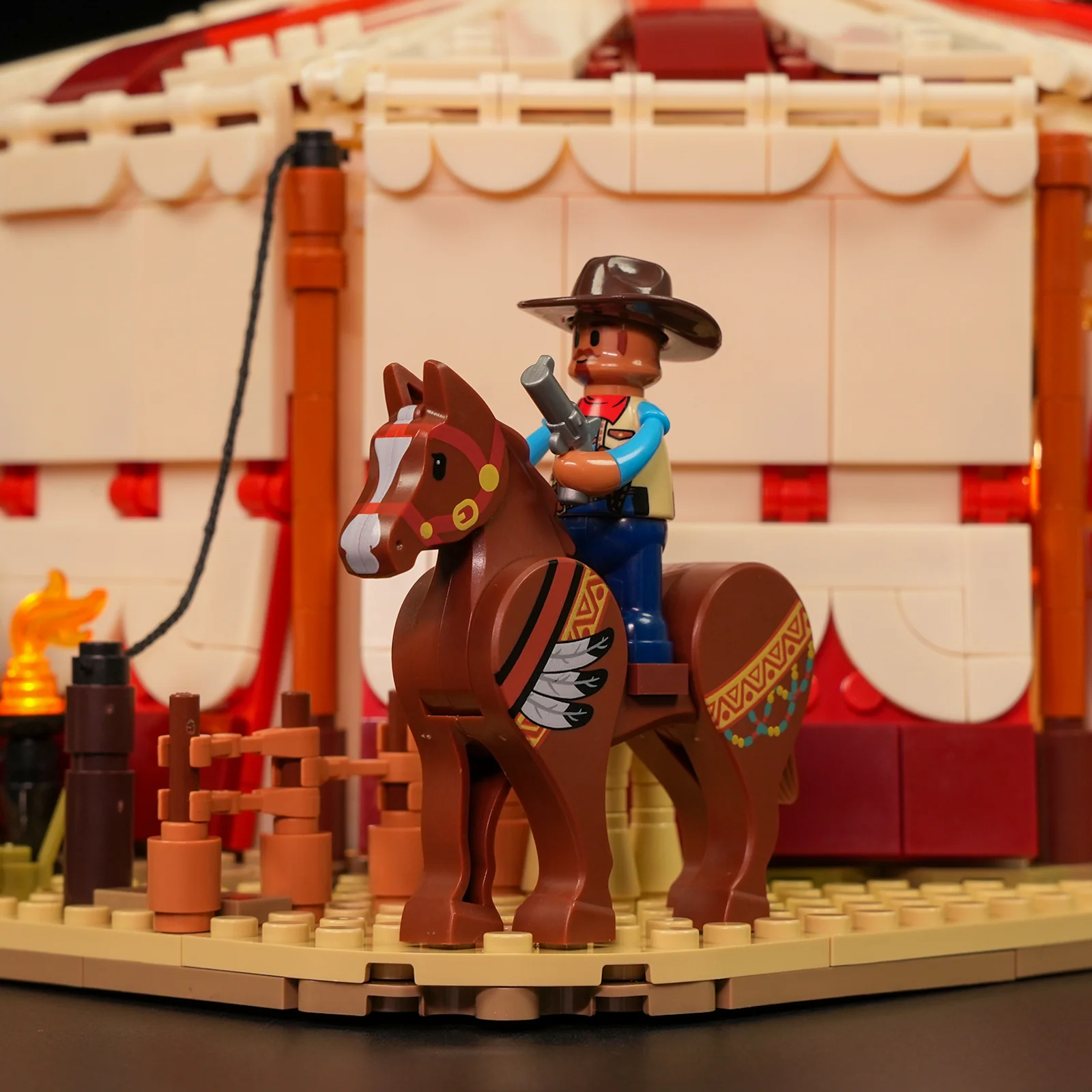Traveling Circus L9079 LED Building Set with 7 Lights