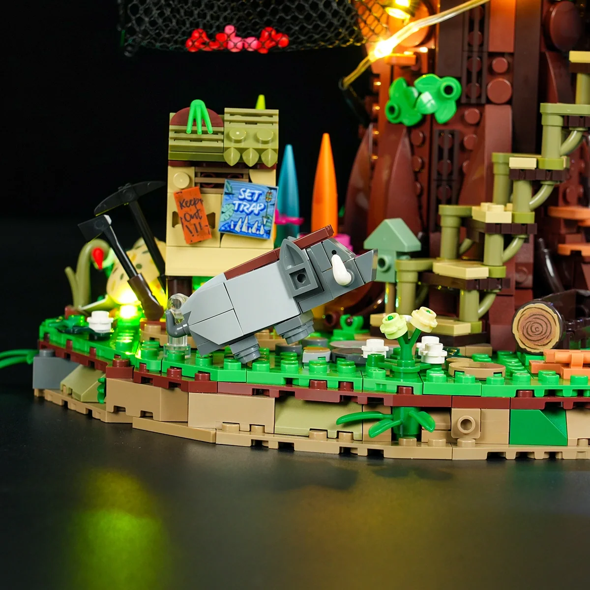 Explorer Treehouse Jungle Building Set with Lights