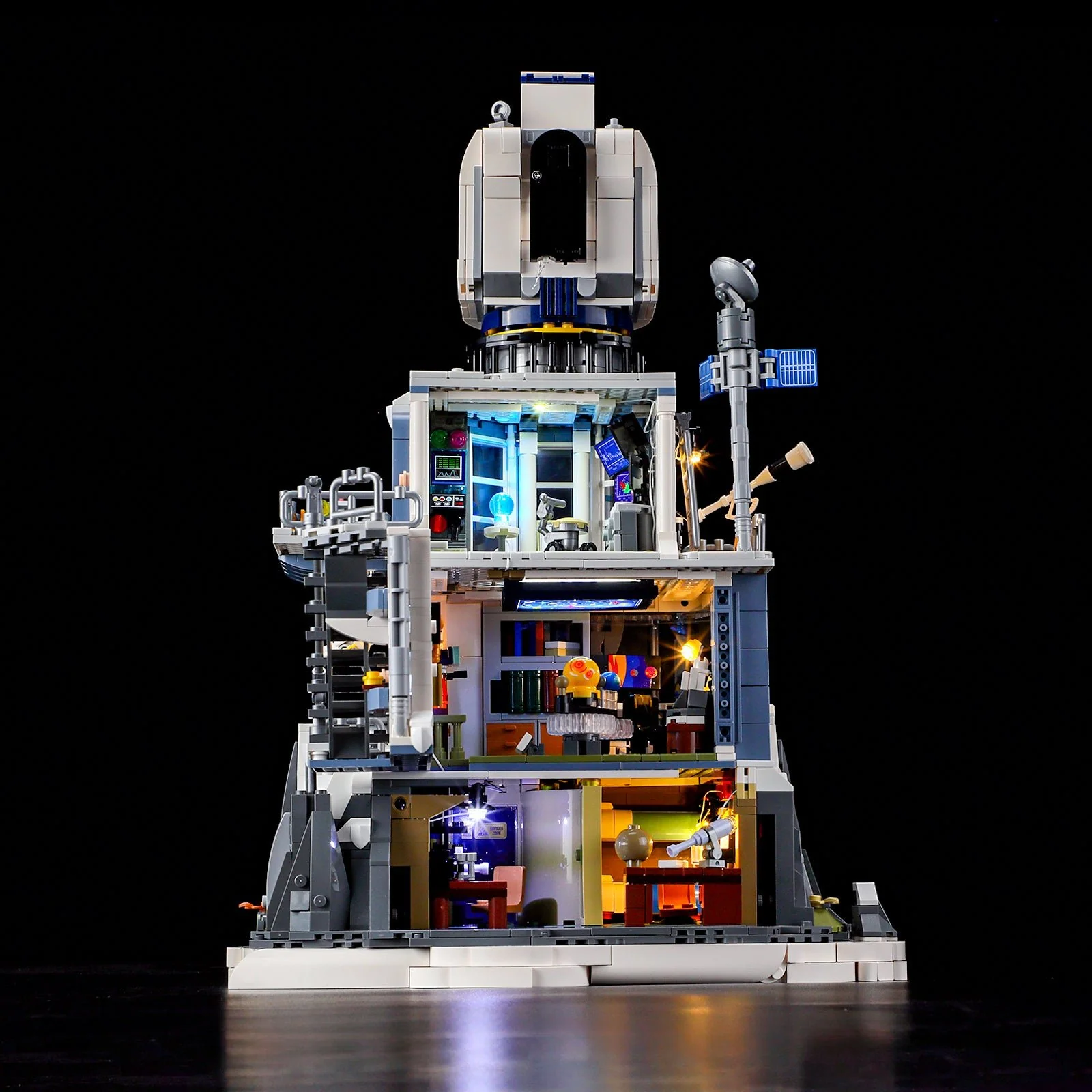 Alpine Observatory L9091 Light-Up Brick Build with Rotating Dome