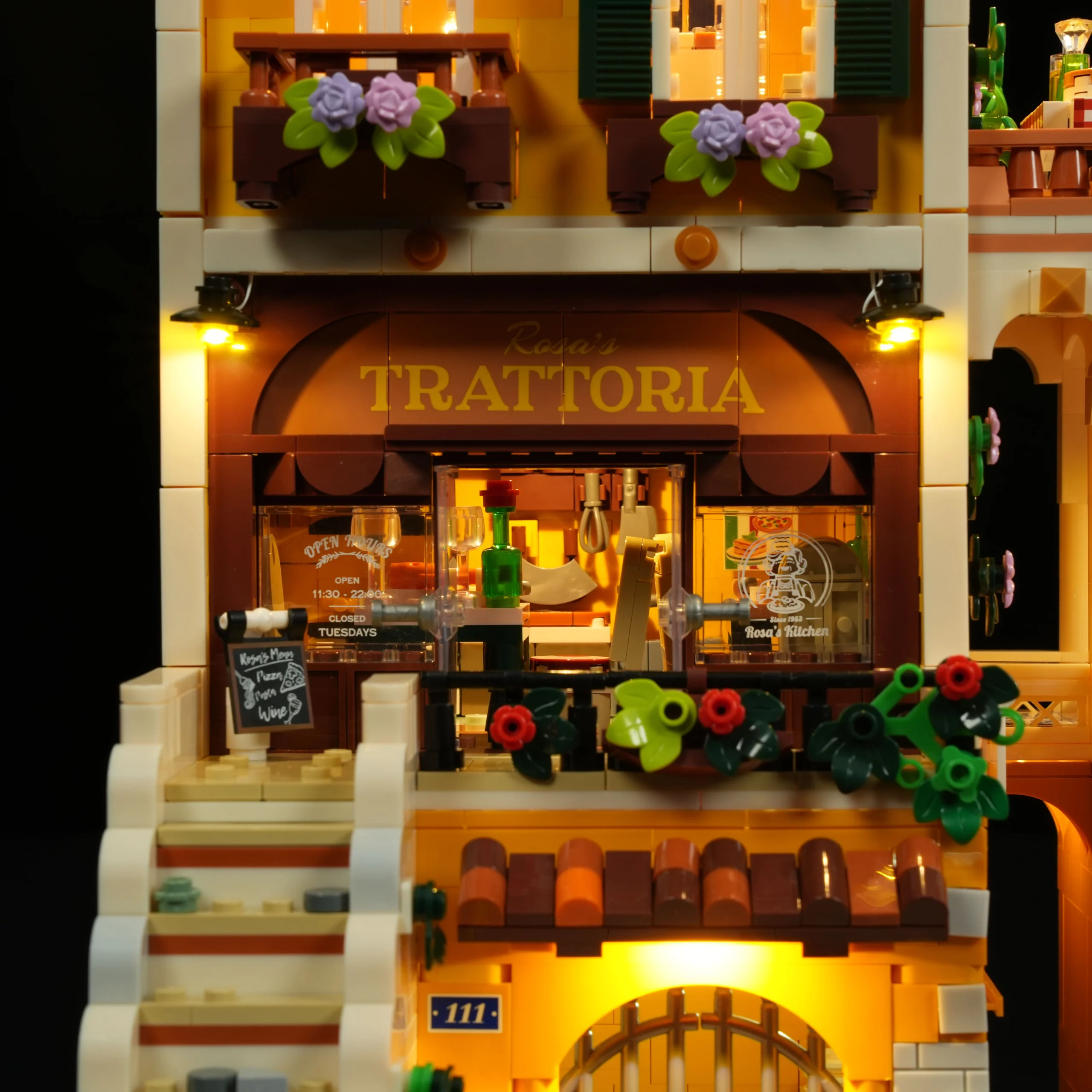 Italian Homestyle Restaurant Modular Street Building Set for Display
