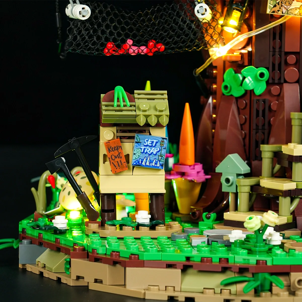 Explorer Treehouse Jungle Building Set with Lights