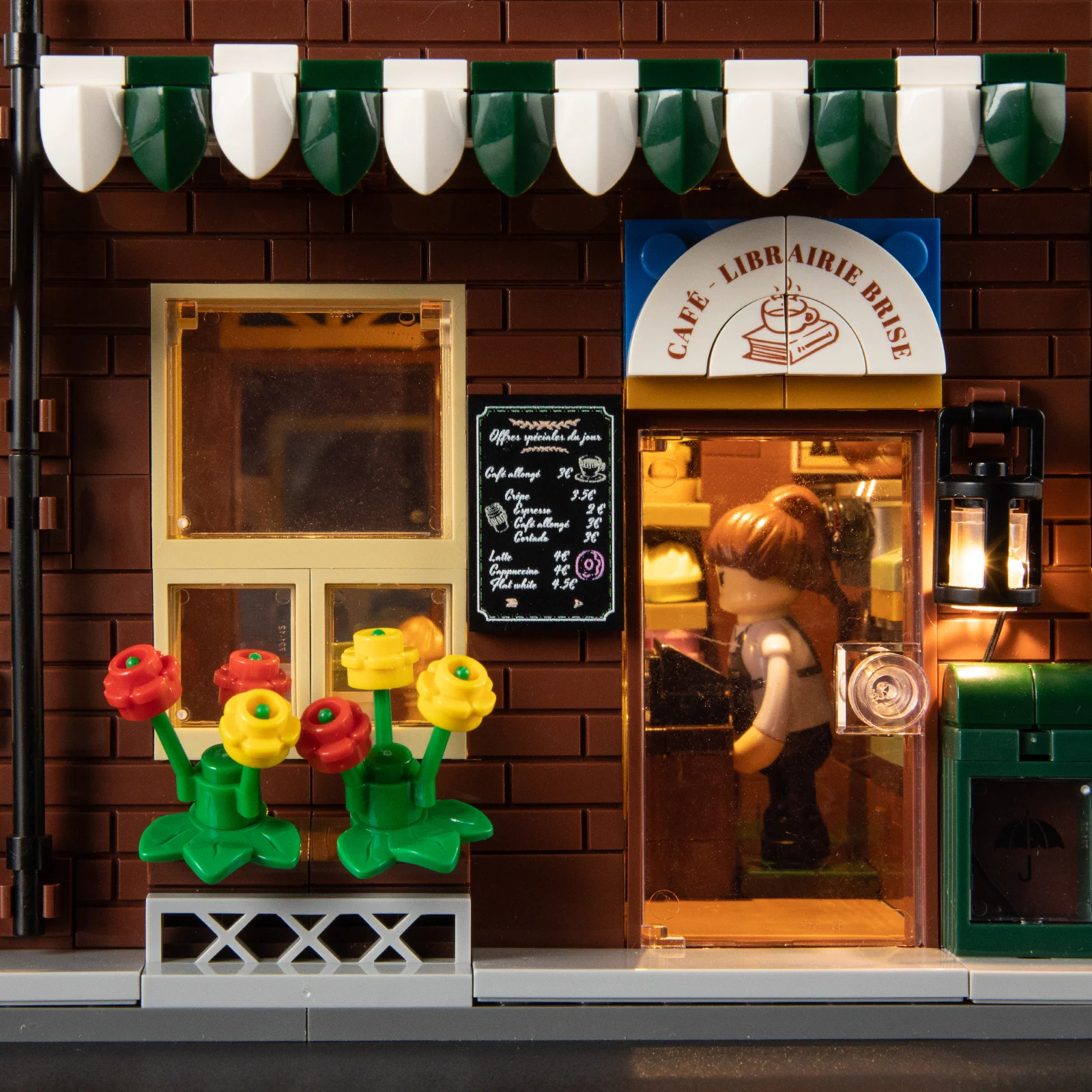 Book-Cafe Building Set with 10 Light Positions and Elsa Minifigure