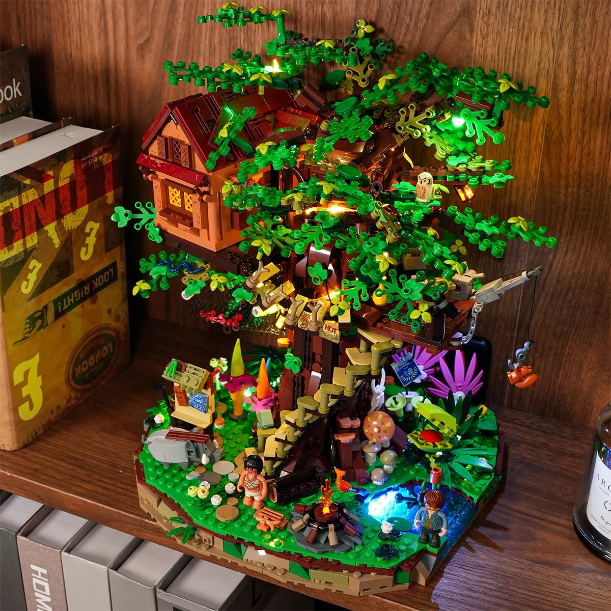 Explorer Treehouse Jungle Building Set with Lights
