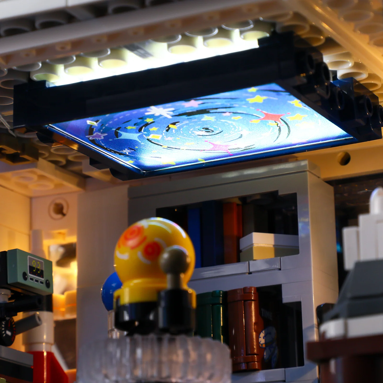 Alpine Observatory L9091 Light-Up Brick Build with Rotating Dome