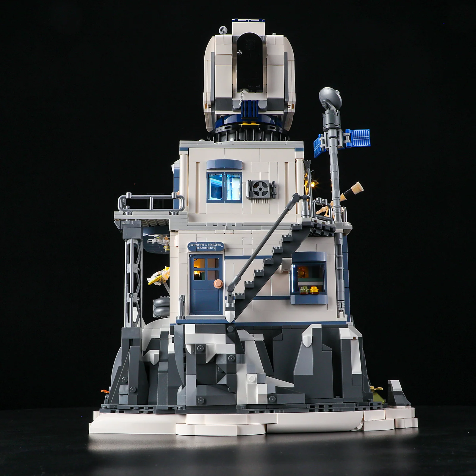 Alpine Observatory L9091 Light-Up Brick Build with Rotating Dome