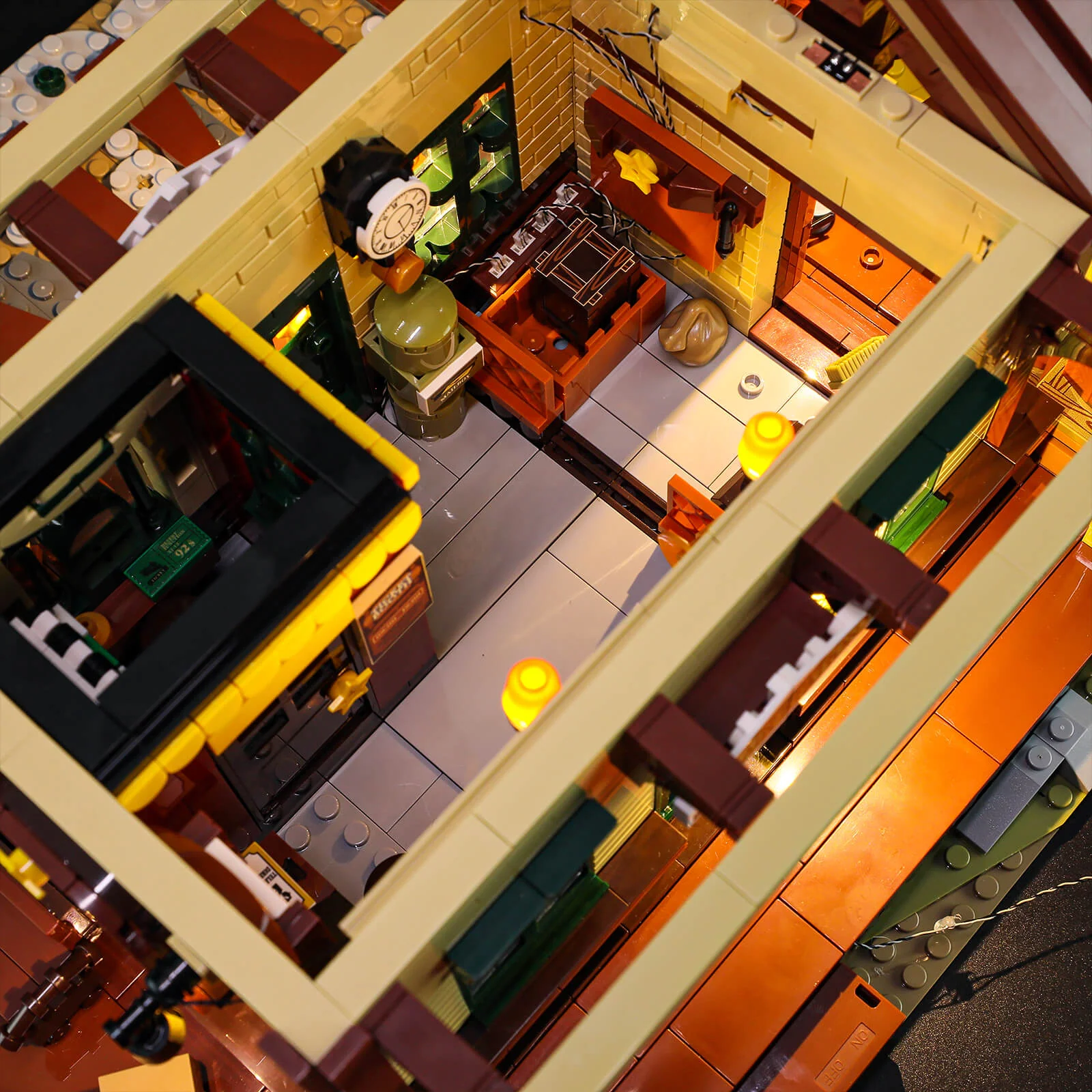 West Train Station 1974-Piece Wild West Building Set with Lights