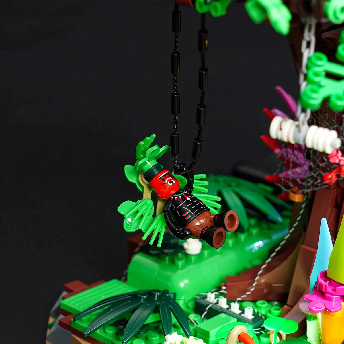 Explorer Treehouse Jungle Building Set with Lights