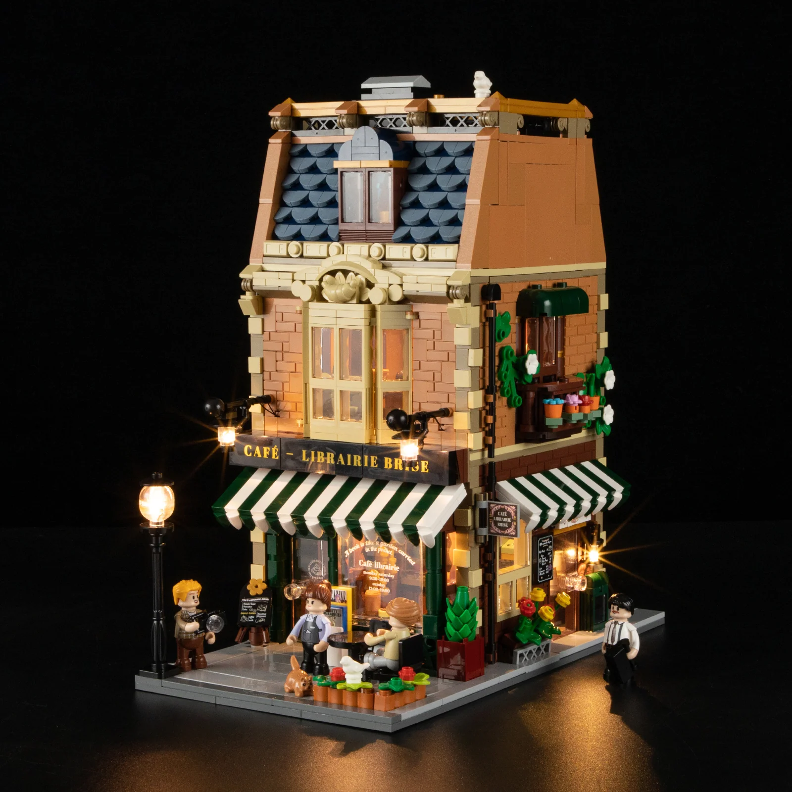 Book-Cafe Building Set with 10 Light Positions and Elsa Minifigure