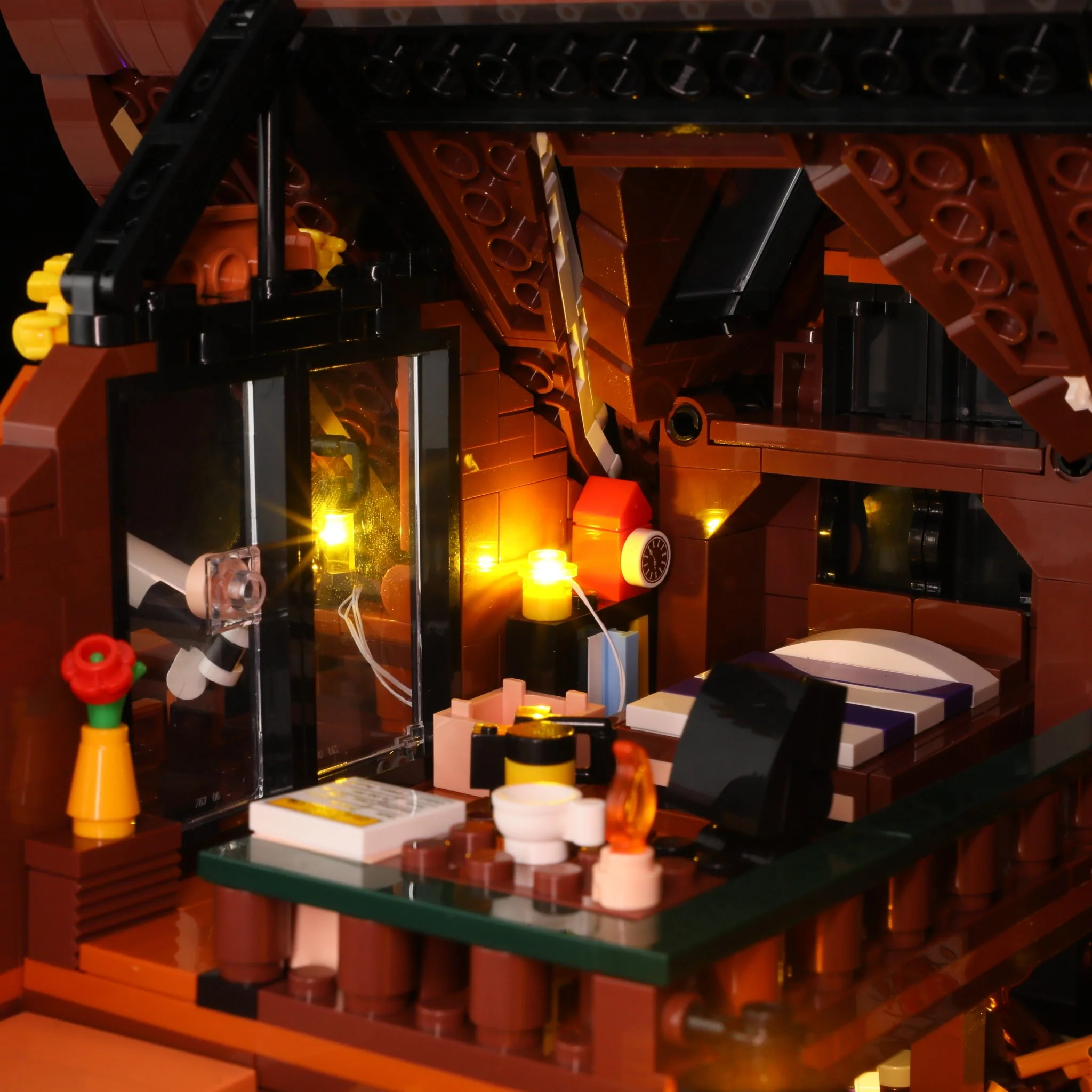 Aurora Cabin Nordic Building Set with Glass Observatory