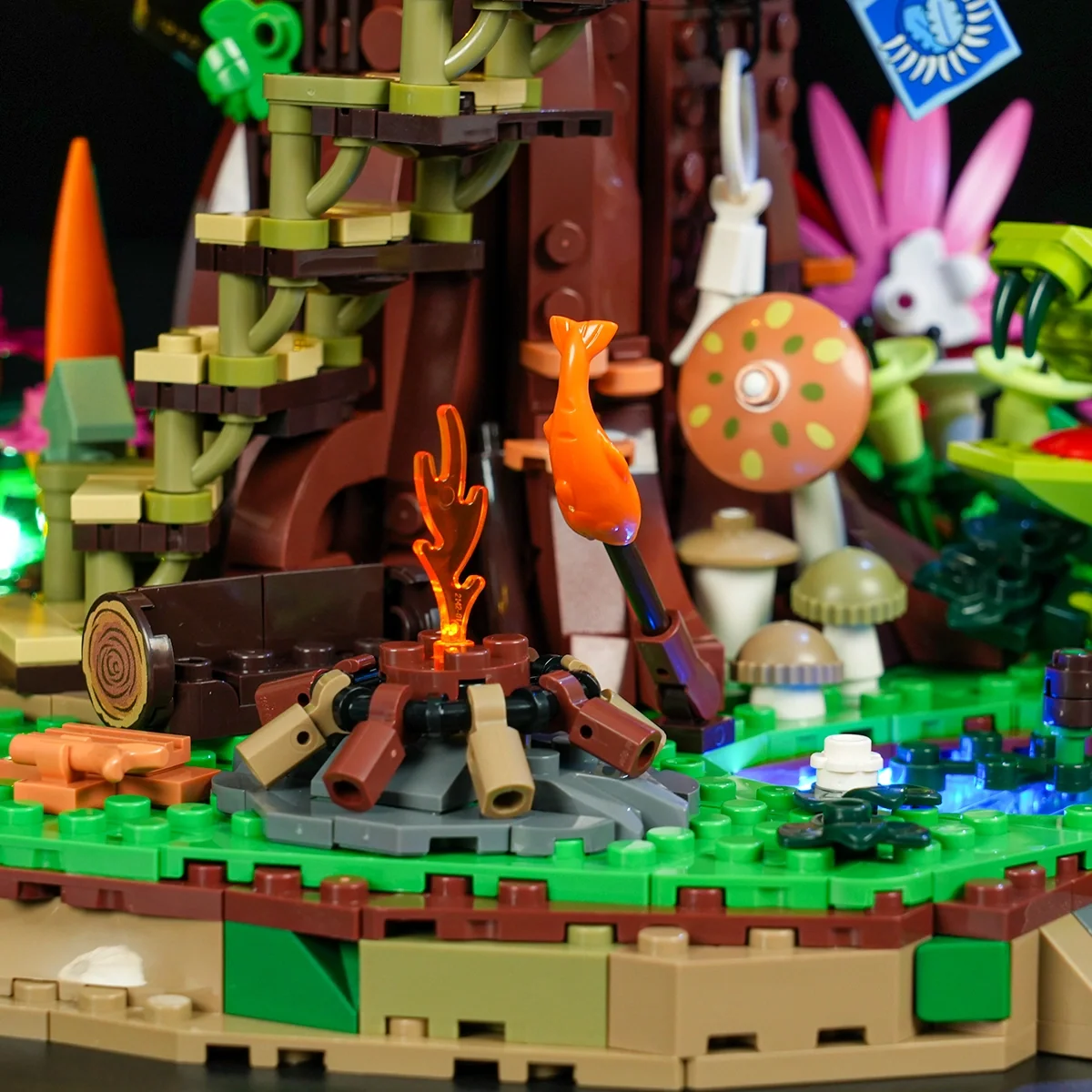 Explorer Treehouse Jungle Building Set with Lights