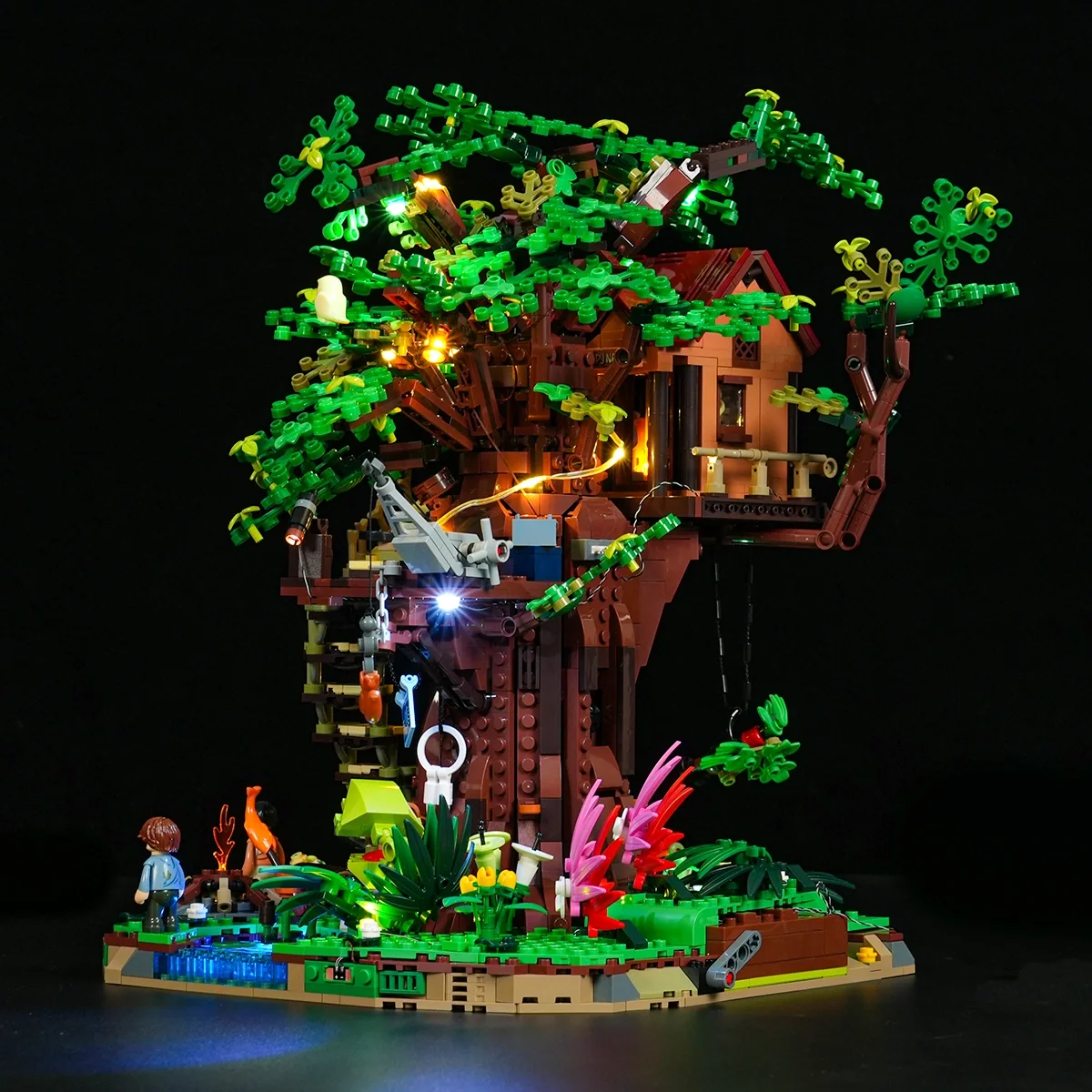 Explorer Treehouse Jungle Building Set with Lights