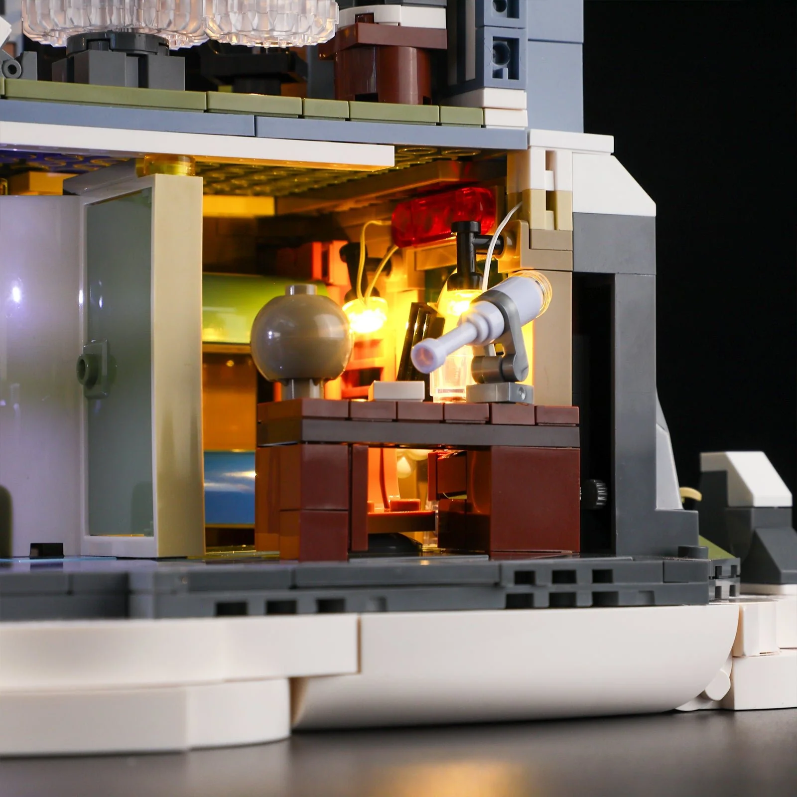 Alpine Observatory L9091 Light-Up Brick Build with Rotating Dome